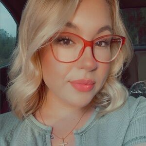 Meet your Posher, Sierra 🌸